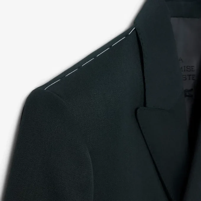 Blazer de lana ligera de doble botonadura de la colección Runway