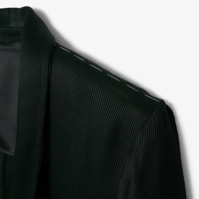 Blazer de satén con cuello chal de la pasarela