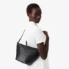 Bolso hobo de piel con relieve Maheki