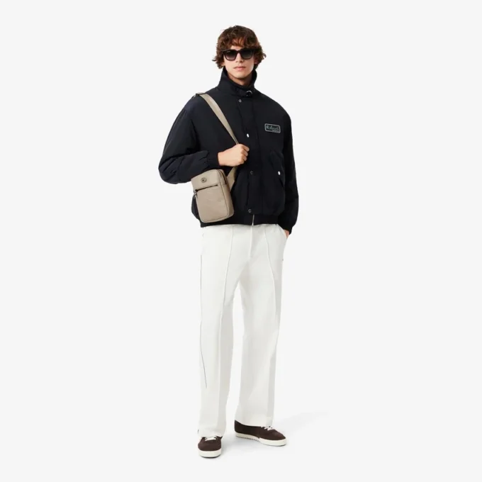 Bolso tipo cartera con monograma