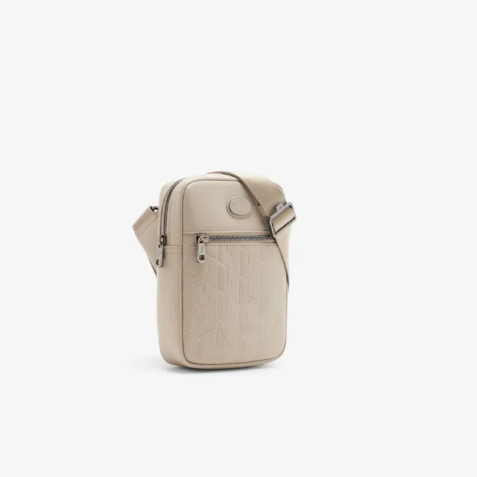 Bolso tipo cartera con monograma