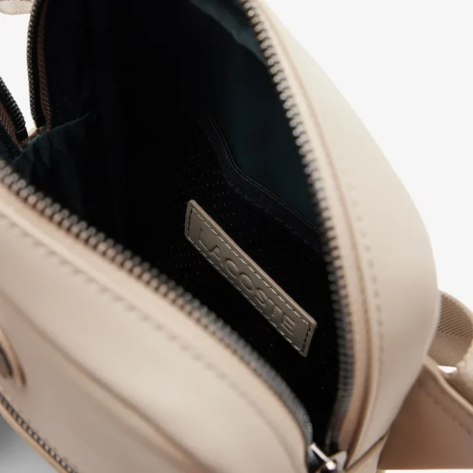 Bolso tipo cartera con monograma