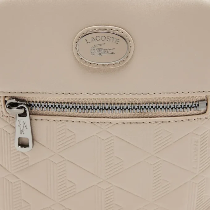 Bolso tipo cartera con monograma
