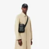 Bolso tipo cartera con monograma