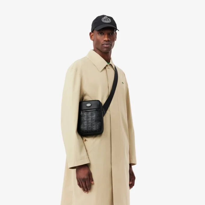 Bolso tipo cartera con monograma