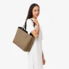 Bolso tote reversible y bolsa Anna
