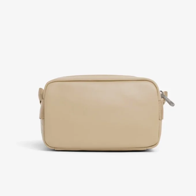 Bolso vertical de cuero con monograma