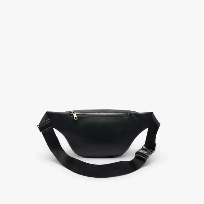 Bolsos de cuero con monograma en relieve