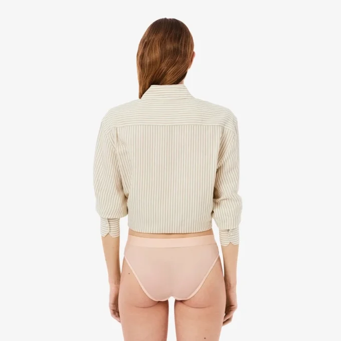 Calzoncillos de malla con la marca en la cintura