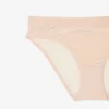Calzoncillos de malla con la marca en la cintura