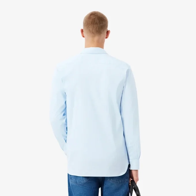 Camisa de hombre de corte entallado, a rayas y elástica, con botones