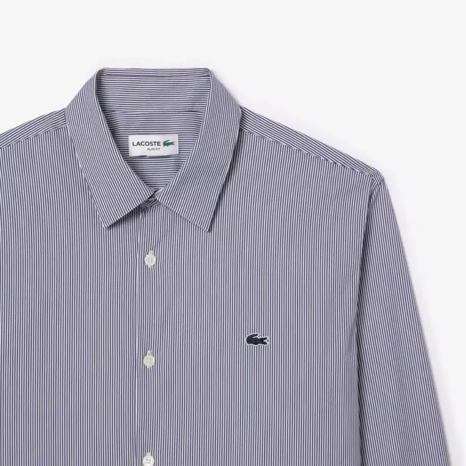 Camisa de hombre de corte entallado, a rayas y elástica, con botones