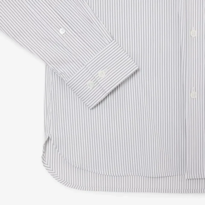 Camisa de popelín elástico a rayas de corte entallado