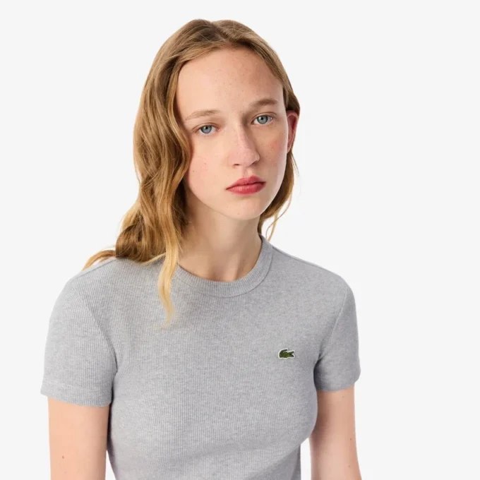 Camiseta de algodón acanalado de corte ajustado para mujer