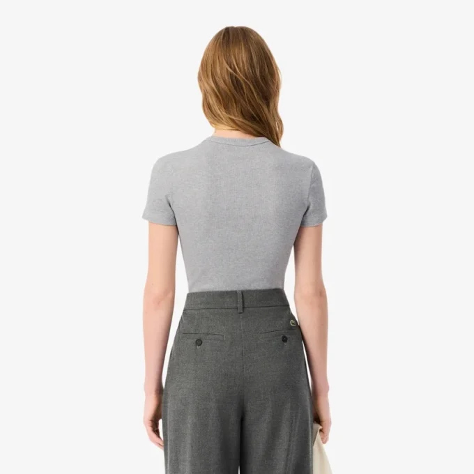 Camiseta de algodón acanalado de corte ajustado para mujer