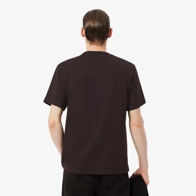 Camiseta de corte clásico con detalle de insignia grande