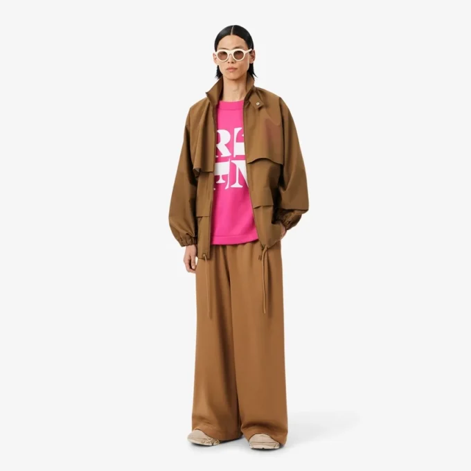 Camiseta gráfica de satén Runway