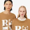 Camiseta gráfica de satén Runway