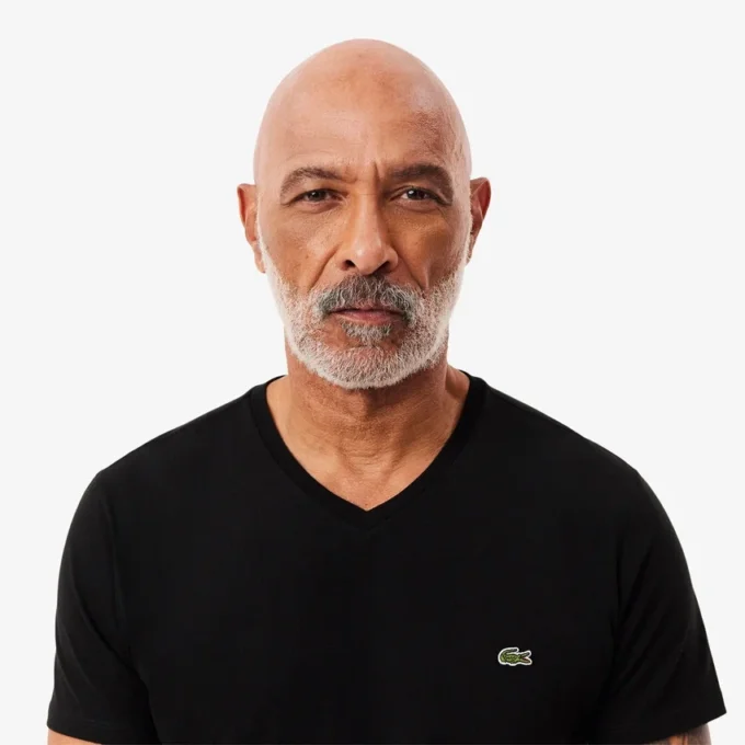 Camiseta ligera de cuello en V de algodón Pima para hombre