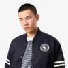 Chaqueta bomber repelente al agua con insignia bordada para hombre