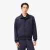 Chaqueta con cuello alto y bordado característico