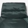 Chaqueta larga acolchada iridiscente de la pasarela
