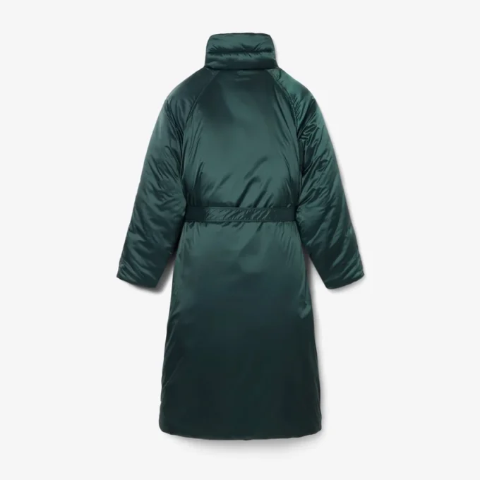 Chaqueta larga acolchada iridiscente de la pasarela