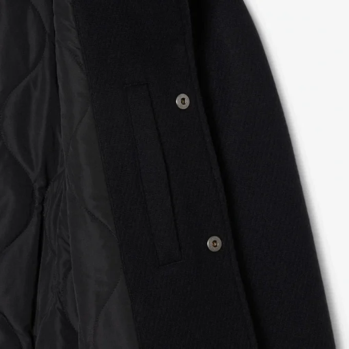 Chaqueta universitaria de lana con detalle de insignia para hombre