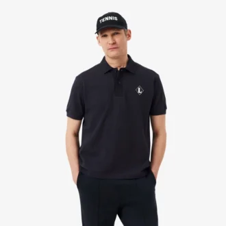 Fabricado en Francia. Polo clásico con insignia