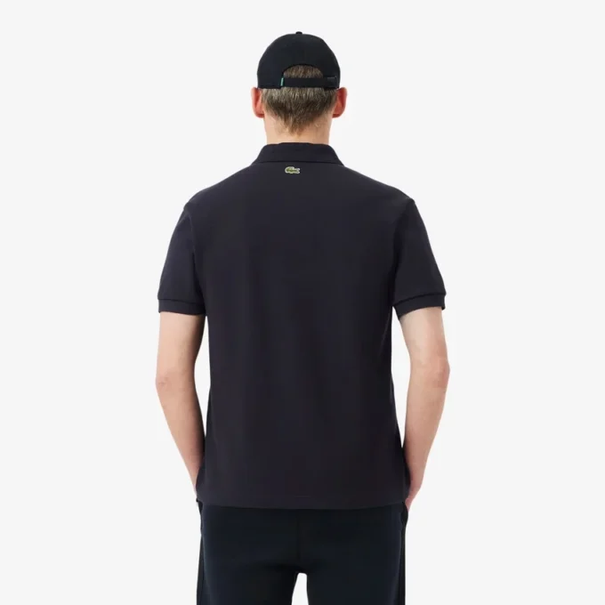 Fabricado en Francia. Polo clásico con insignia