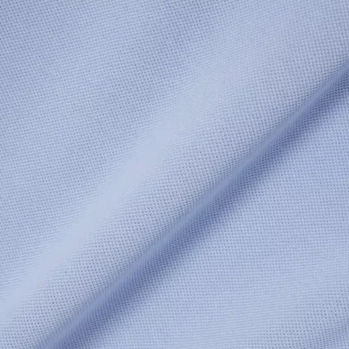 Fabricado en Francia. Polo clásico con insignia