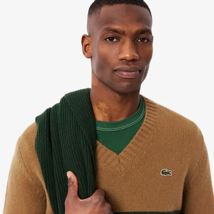 Jersey de cuello en V de lana a rayas para hombre