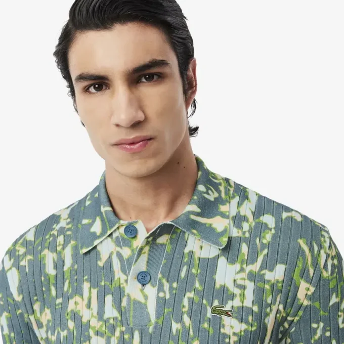 Jersey de manga corta con cuello polo y estampado gráfico para hombre
