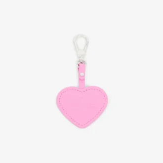 Llavero con charms en forma de corazón