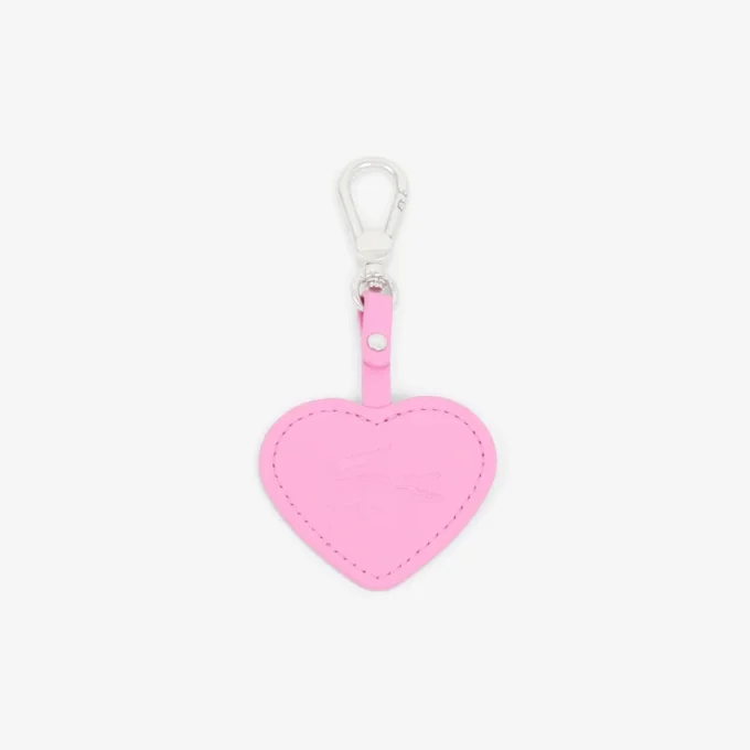 Llavero con charms en forma de corazón