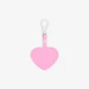 Llavero con charms en forma de corazón