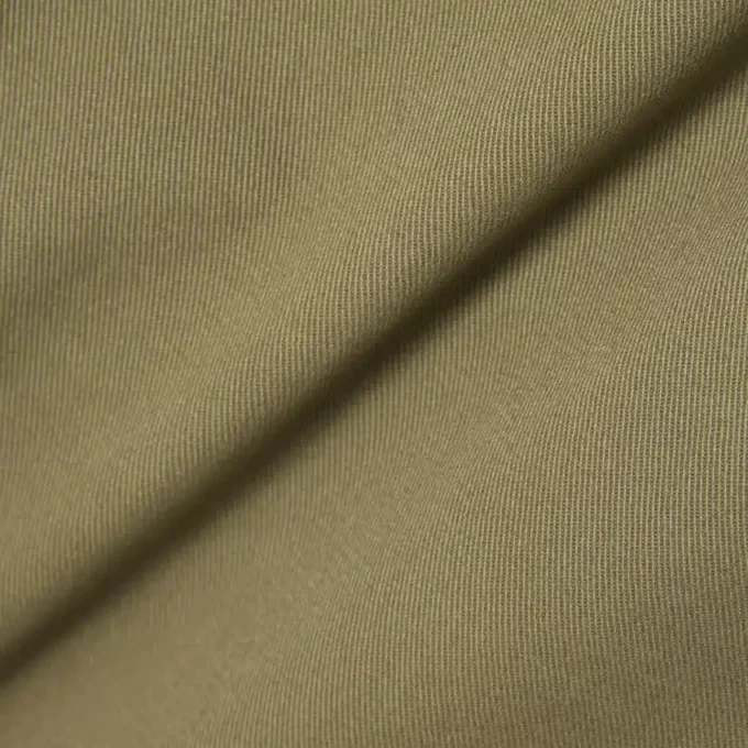 Pantalones chinos de sarga de algodón de corte regular