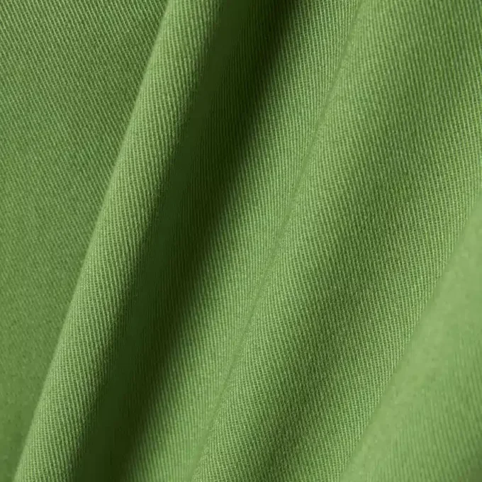 Pantalones chinos de sarga elástica de corte ajustado