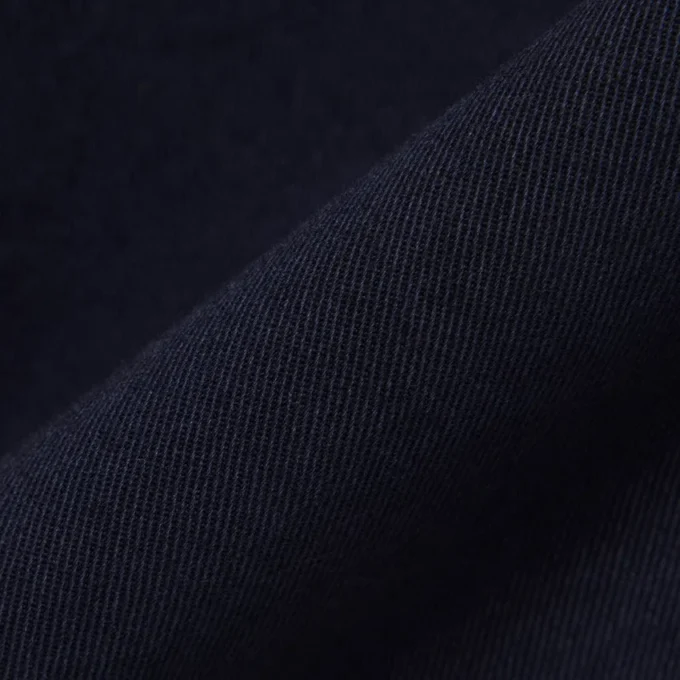 Pantalones chinos de sarga elástica de corte ajustado