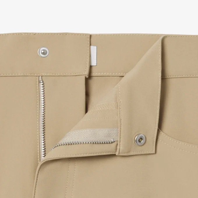 Pantalones chinos elásticos de corte ajustado