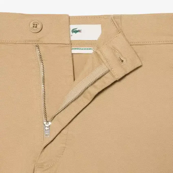 Pantalones cortos bermudas de sarga de algodón elástico de corte regular