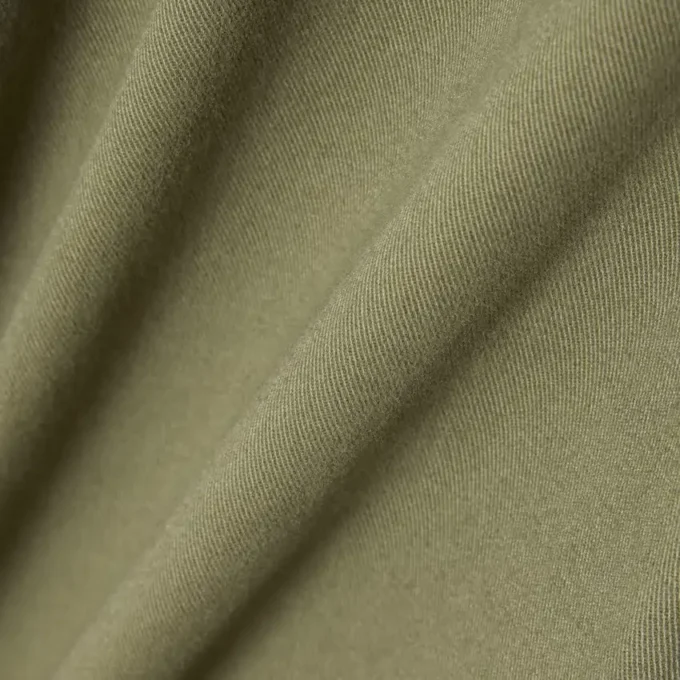Pantalones cortos bermudas de sarga de algodón elástico de corte regular