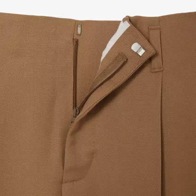 Pantalones de lana entallados de corte amplio de pasarela