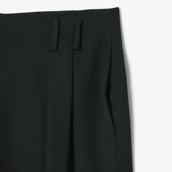 Pantalones de lana entallados de corte recto de la pasarela
