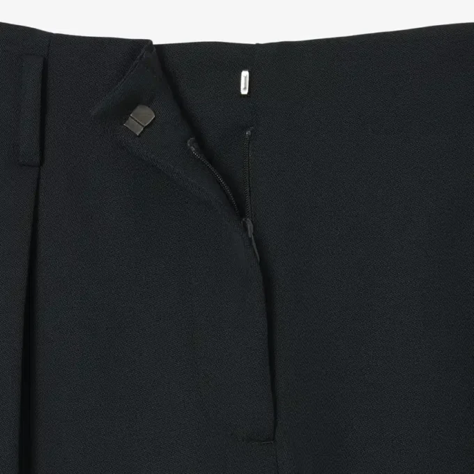 Pantalones de lana entallados de corte recto de la pasarela