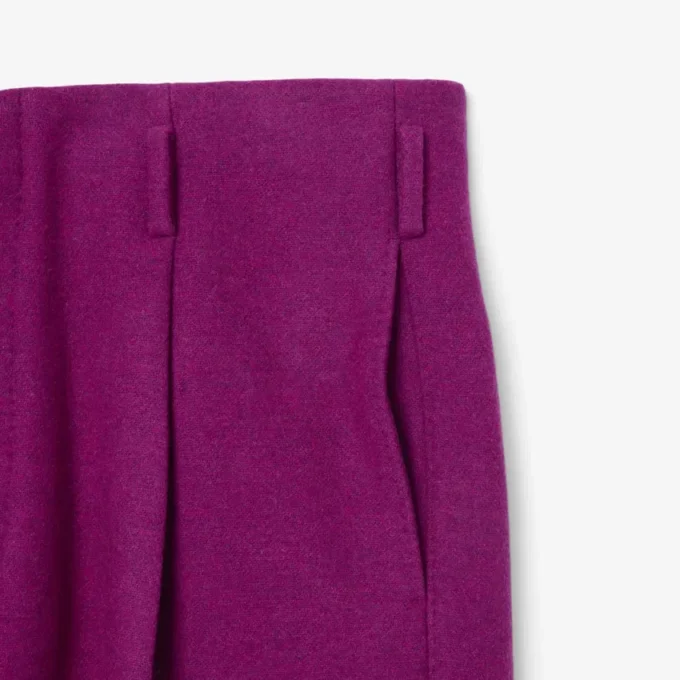 Pantalones de sarga de lana de corte ancho de la colección Runway