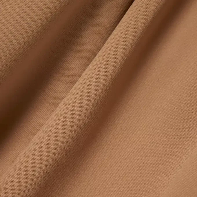 Pantalones joggers de satén plisados de la colección Runway