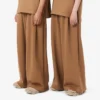 Pantalones joggers de satén plisados de la colección Runway
