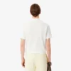 Polo clásico con detalle de insignia