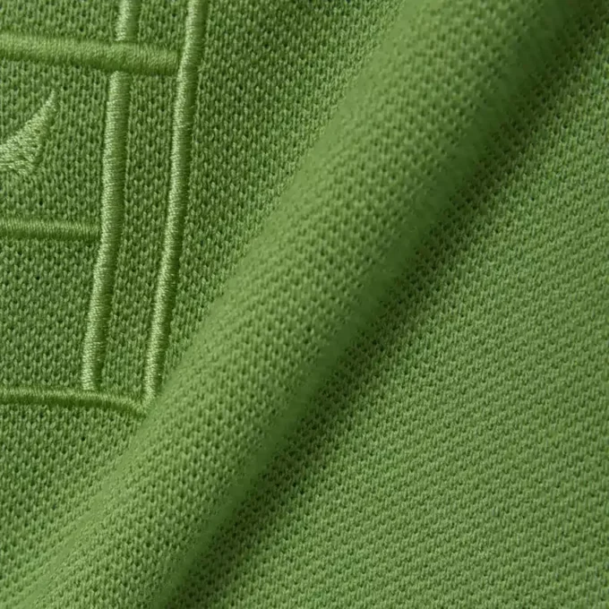 Polo de corte clásico con detalle bordado y tejido Petit Piqué